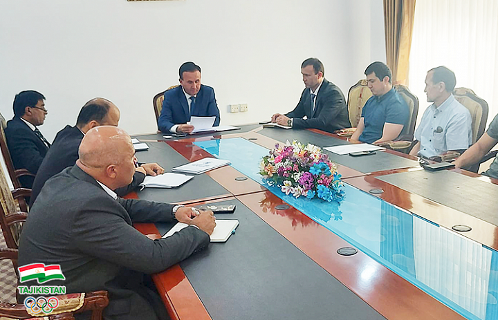 Tajikistan sports official meets with national teams in boxing and taekwondo