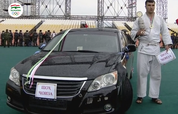 Temur Rahimov wins luxury car in Tajikistan judo competition